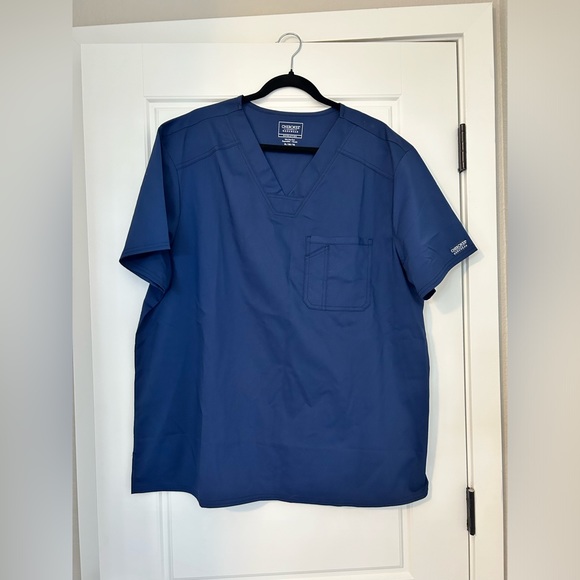 Men's Navy V-Neck Solid Scrub Top - Picture 3 of 3
